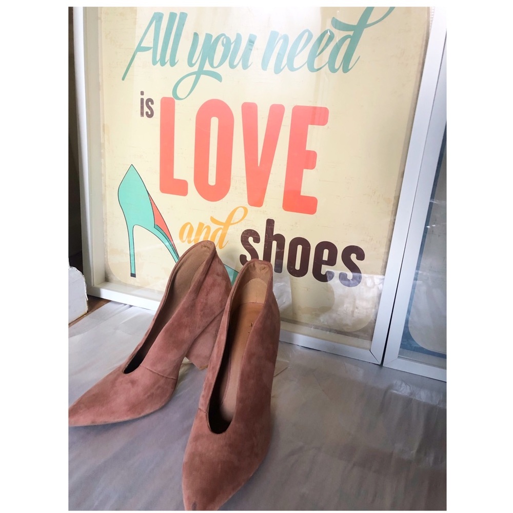 Tan size 8 pumps.